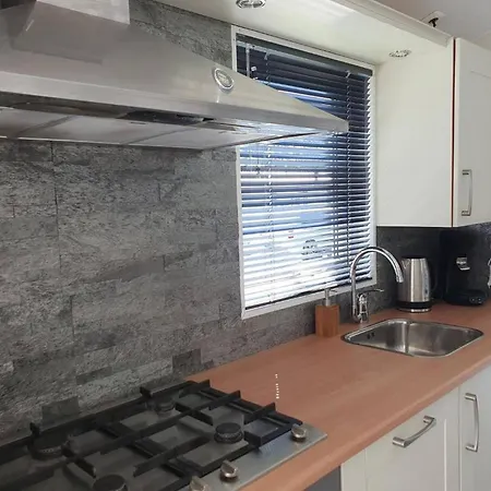 Charming 4p W Private Parking * Putten